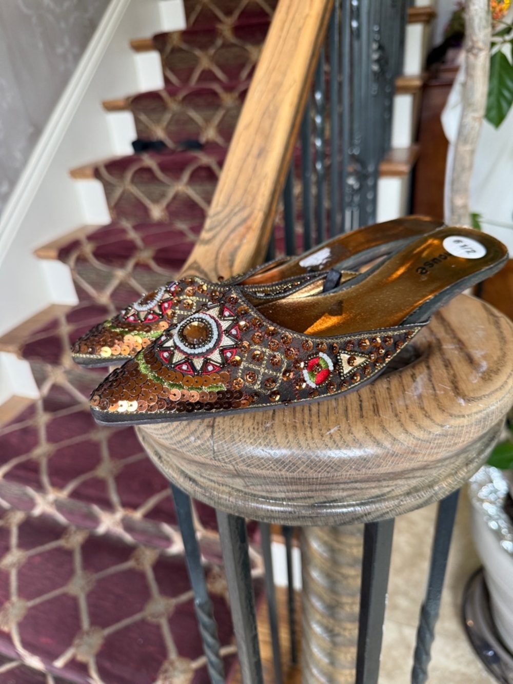 DOLLHOUSE ladies embellished kitten, heel pumps excellent condition 6 1/2 - Picture 8 of 10